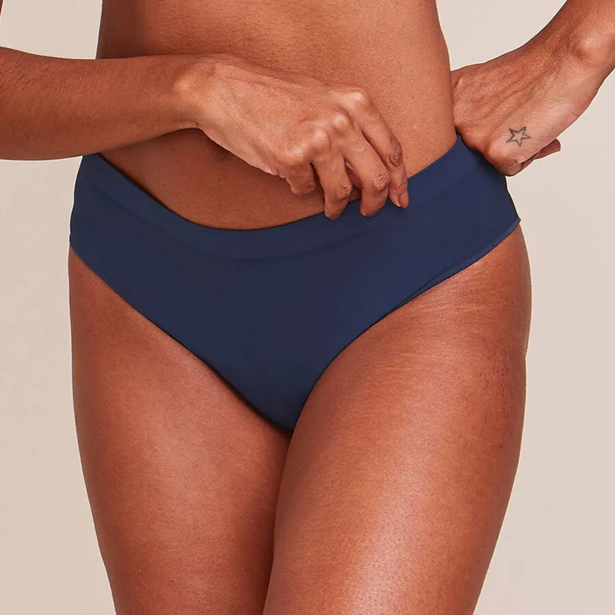 CALCINHA LATERAIS LARGAS EM MICROFIBRA LIGHT