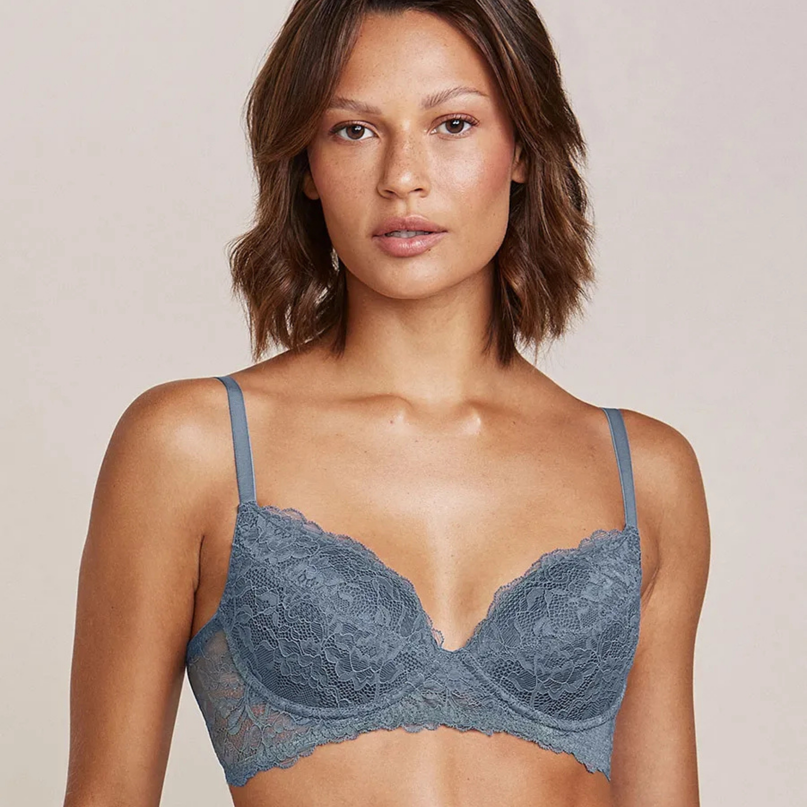 SUTIÃ MEIA-TAÇA COM BOJO EM RENDA