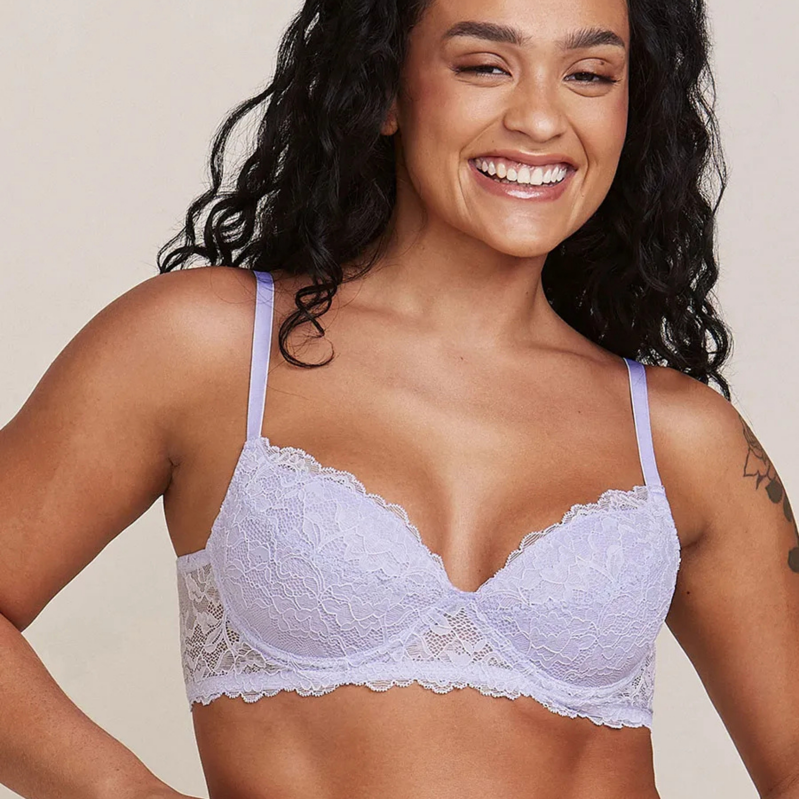 SUTIÃ MEIA-TAÇA COM BOJO EM RENDA