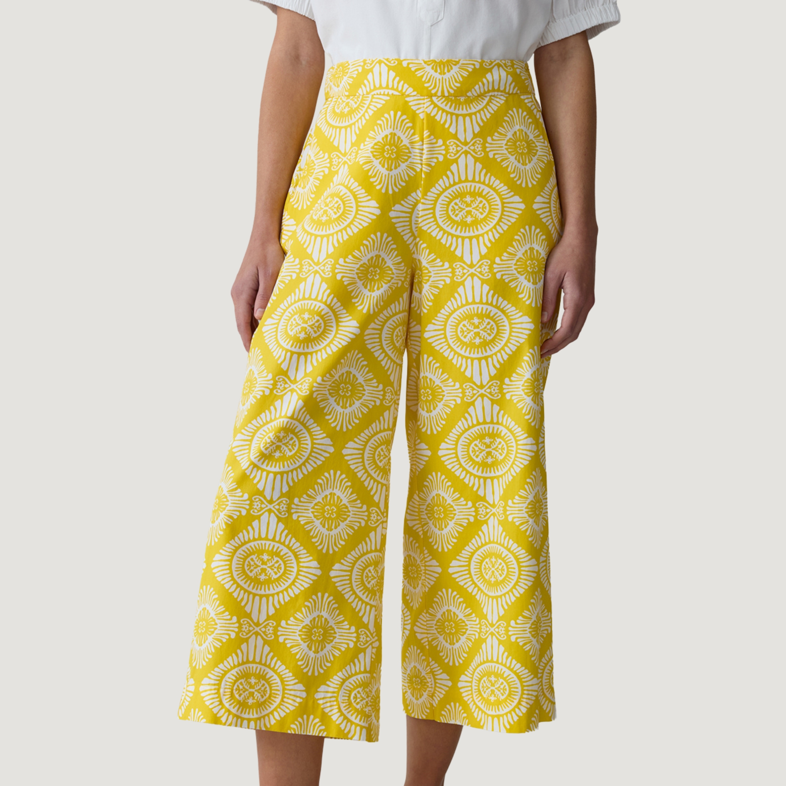 WOMEN'S TROUSERS