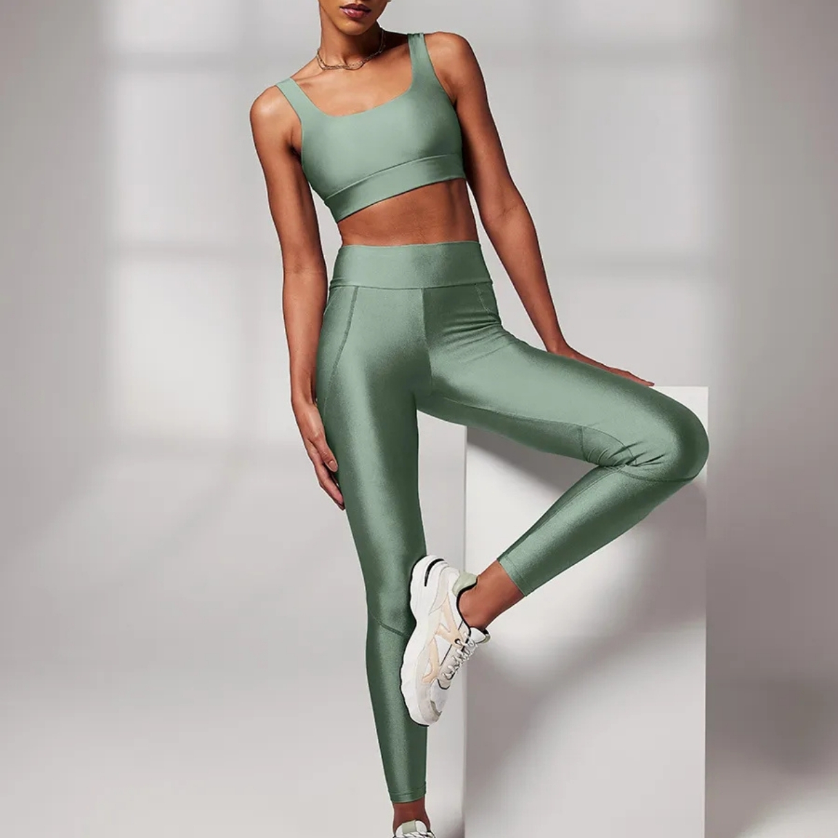 CALÇA LEGGING RECORTES COM BOLSO