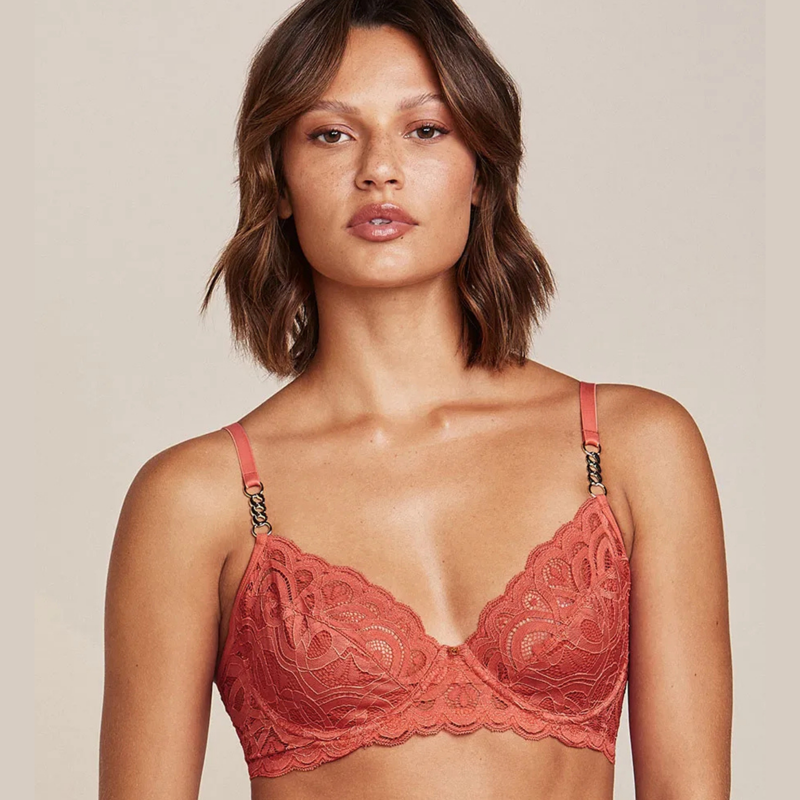 SUTIÃ MEIA-TAÇA EM RENDA